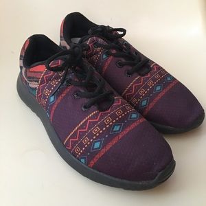 Aztec Design Sneaker Sz 8.5